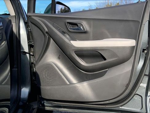 Used 2020 Chevrolet Trax LS image 20