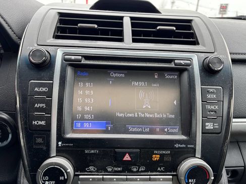 Used 2014 Toyota Camry SE w/ Leather Package image 12