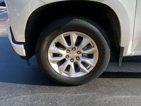 Used 2022 Chevrolet Silverado 1500 Custom image 12