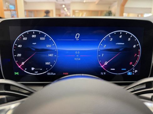 Certified 2025 Mercedes-Benz GLC 300 image 9