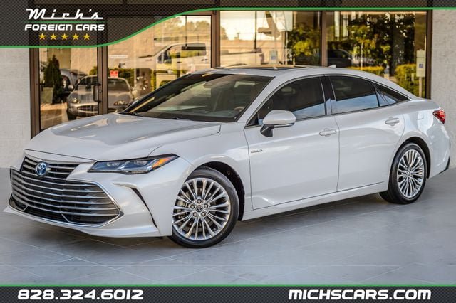 Used 2019 Toyota Avalon Limited FWD image 1