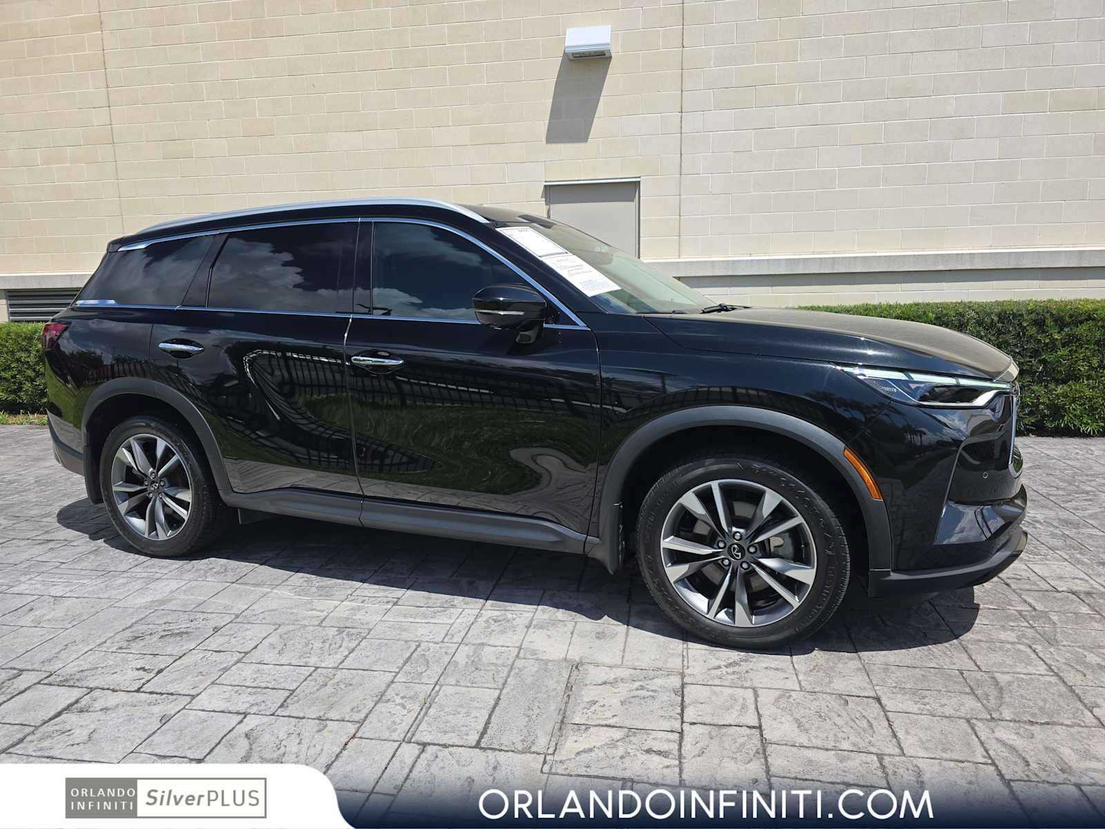 Used 2023 INFINITI QX60 Luxe w/ Cargo Package AWD/4WD image 1