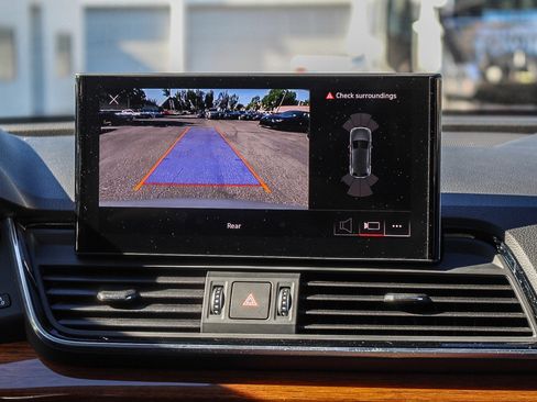 Used 2021 Audi Q5 e Premium w/ Convenience Package image 14