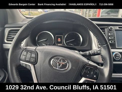 Used 2017 Toyota Highlander SE AWD/4WD image 16