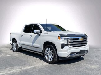 Used 2022 Chevrolet Silverado 1500 High Country w/ High Country Premium Package AWD/4WD video 2