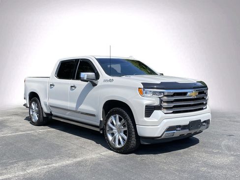 Used 2022 Chevrolet Silverado 1500 High Country w/ High Country Premium Package AWD/4WD image 2