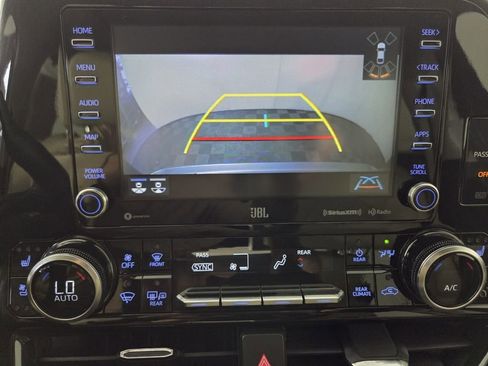 Used 2022 Toyota Highlander Limited image 14