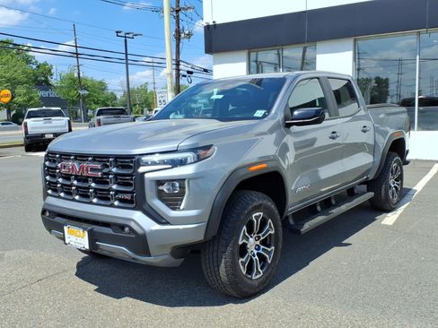 Certified 2024 GMC Canyon AT4 w/ AT4 Premium Package AWD/4WD image 3