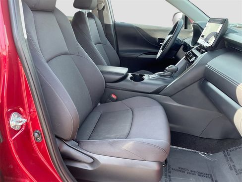 Used 2024 Toyota Venza LE image 25