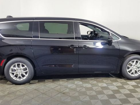 New 2026 Chrysler Pacifica Select image 8