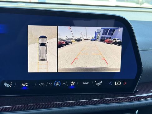 New 2026 Chevrolet Traverse Z71 w/ Driver Confidence Package AWD/4WD image 5