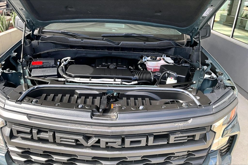 Used 2025 Chevrolet Silverado 1500 Custom Trail Boss w/ Dark Appearance Package AWD/4WD image 31