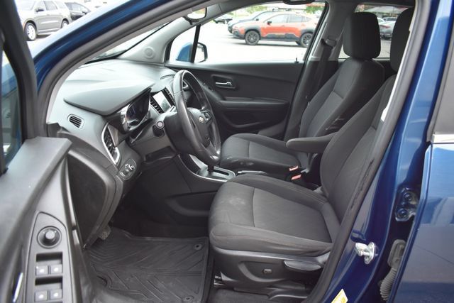 Used 2019 Chevrolet Trax LT AWD/4WD image 17
