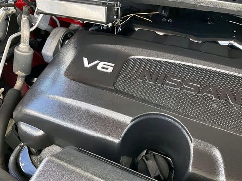 Used 2017 Nissan Pathfinder SV image 32