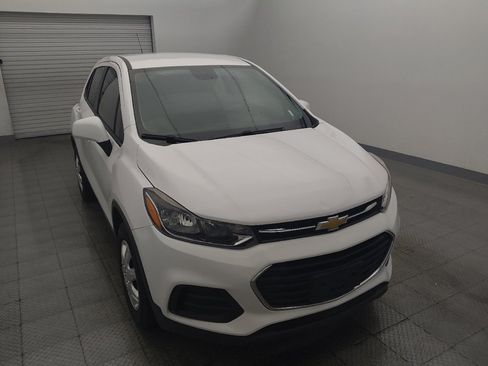 Used 2018 Chevrolet Trax LS FWD image 14