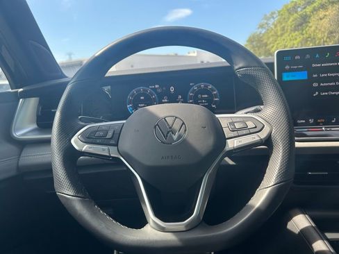Certified 2025 Volkswagen Tiguan SE R-Line AWD/4WD image 20