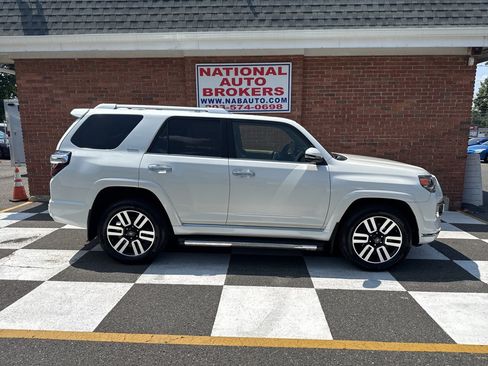 Used 2017 Toyota 4Runner Limited AWD/4WD image 2