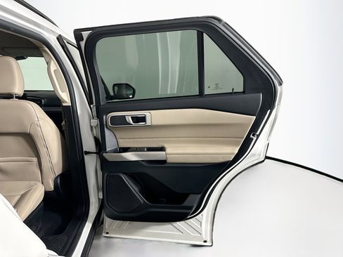 Used 2022 Ford Explorer XLT w/ Equipment Group 202A image 32