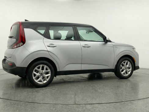 Used 2025 Kia Soul LX w/ LX Technology Package image 9