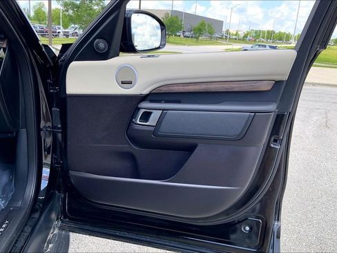 Used 2017 Land Rover Discovery HSE AWD/4WD image 22