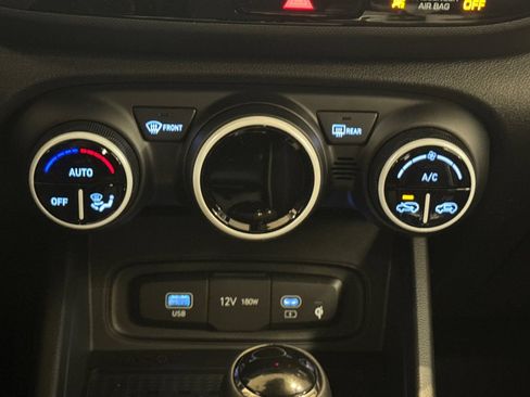 Used 2026 Hyundai Venue SEL FWD image 20
