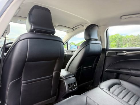 Used 2018 Ford Fusion SE w/ Equipment Group 602A FWD image 16
