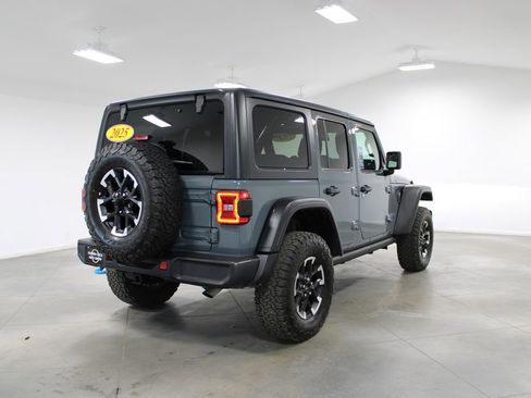 Used 2025 Jeep Wrangler Unlimited Rubicon 4xe w/ Convenience Group AWD/4WD image 9