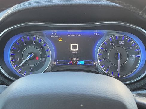 Used 2016 Chrysler 300 Limited image 23