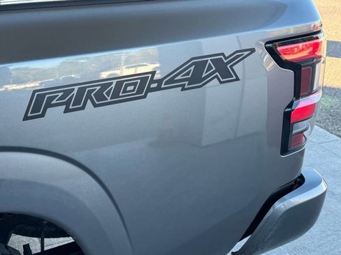 Used 2023 Nissan Frontier SV w/ Midnight Edition Package image 11