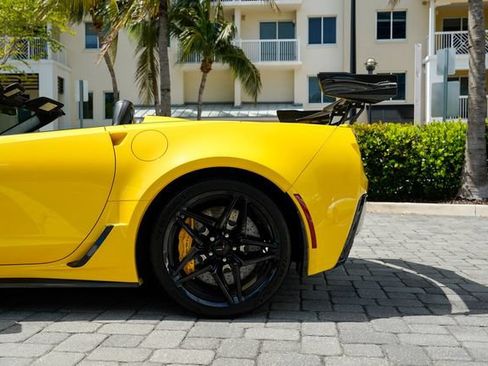 Used 2019 Chevrolet Corvette ZR1 RWD image 16