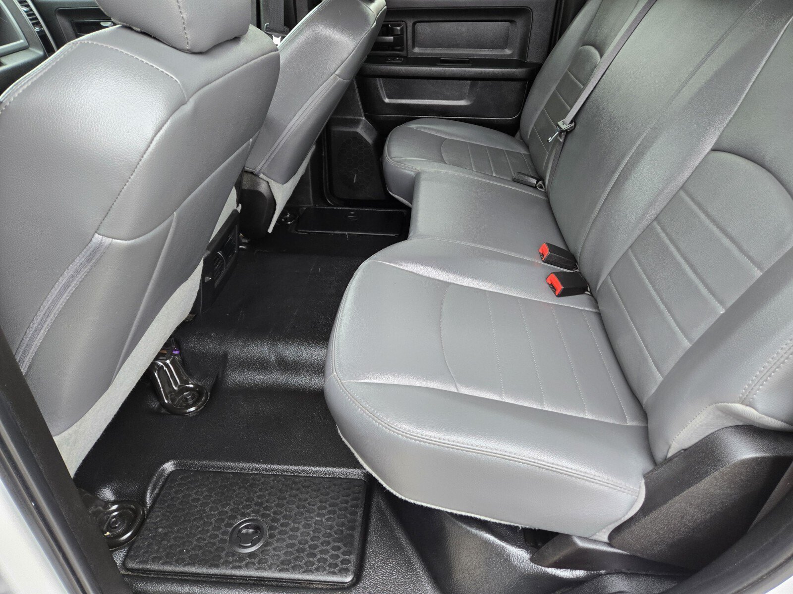 Used 2018 RAM 3500 Tradesman RWD image 9