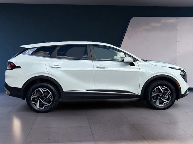 Used 2023 Kia Sportage LX AWD/4WD image 6