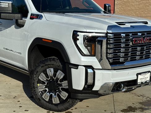 New 2026 GMC Sierra 2500 Denali w/ Denali Reserve Package AWD/4WD image 3