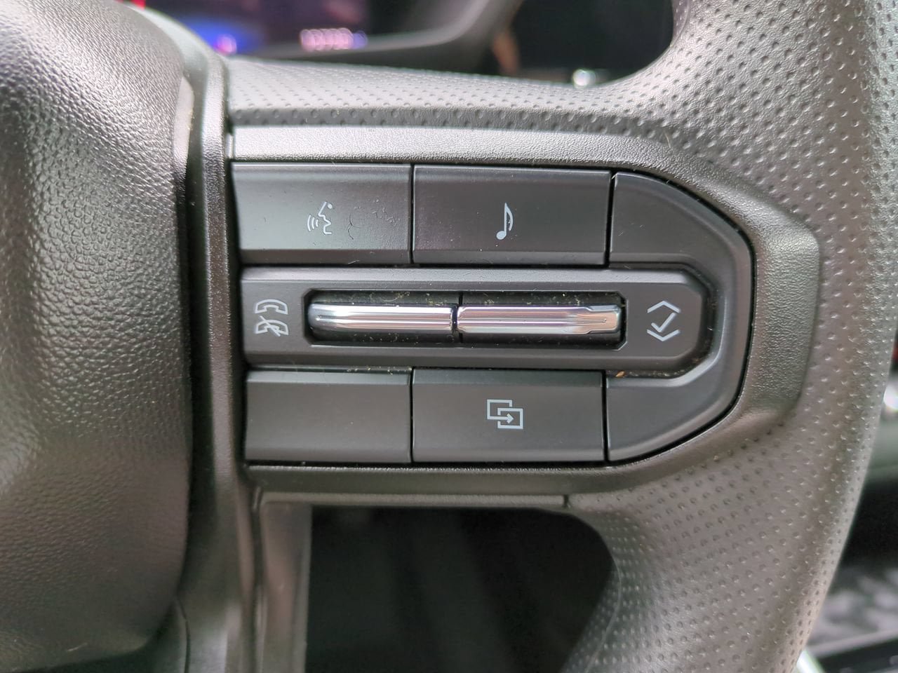 Used 2025 Chevrolet Colorado Trail Boss AWD/4WD image 24