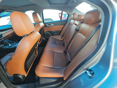 Used 2019 Alfa Romeo Giulia Ti image 16