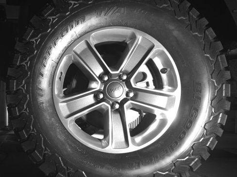 Used 2018 Jeep Wrangler Unlimited Sahara AWD/4WD image 25