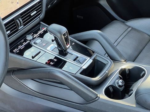 Certified 2023 Porsche Cayenne Coupe image 29