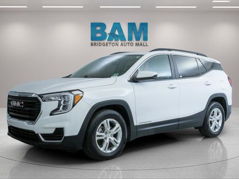Used 2022 GMC Terrain SLE w/ Driver Convenience Package FWD image 3