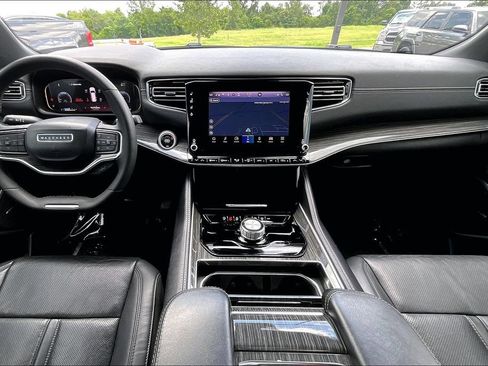 Used 2022 Jeep Wagoneer Series III RWD image 9