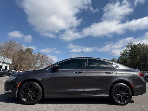 Used 2016 Chrysler 200 Limited image 2