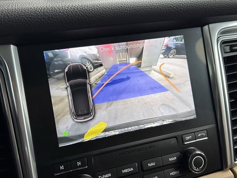 Used 2018 Porsche Macan Sport Edition image 4