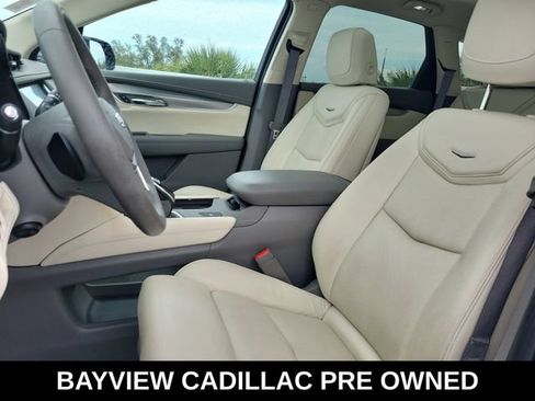 Used 2017 Cadillac XT5 Luxury w/ Driver Awareness Package FWD image 18