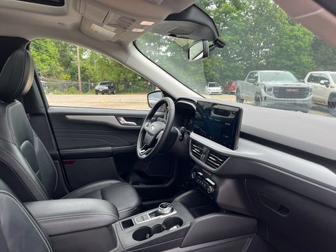 Used 2025 Ford Escape Platinum AWD/4WD image 36