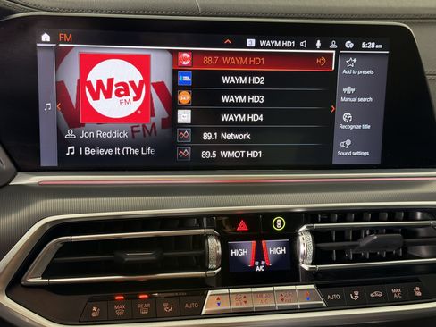 Used 2023 BMW X6 xDrive40i w/ Executive Package AWD/4WD image 23