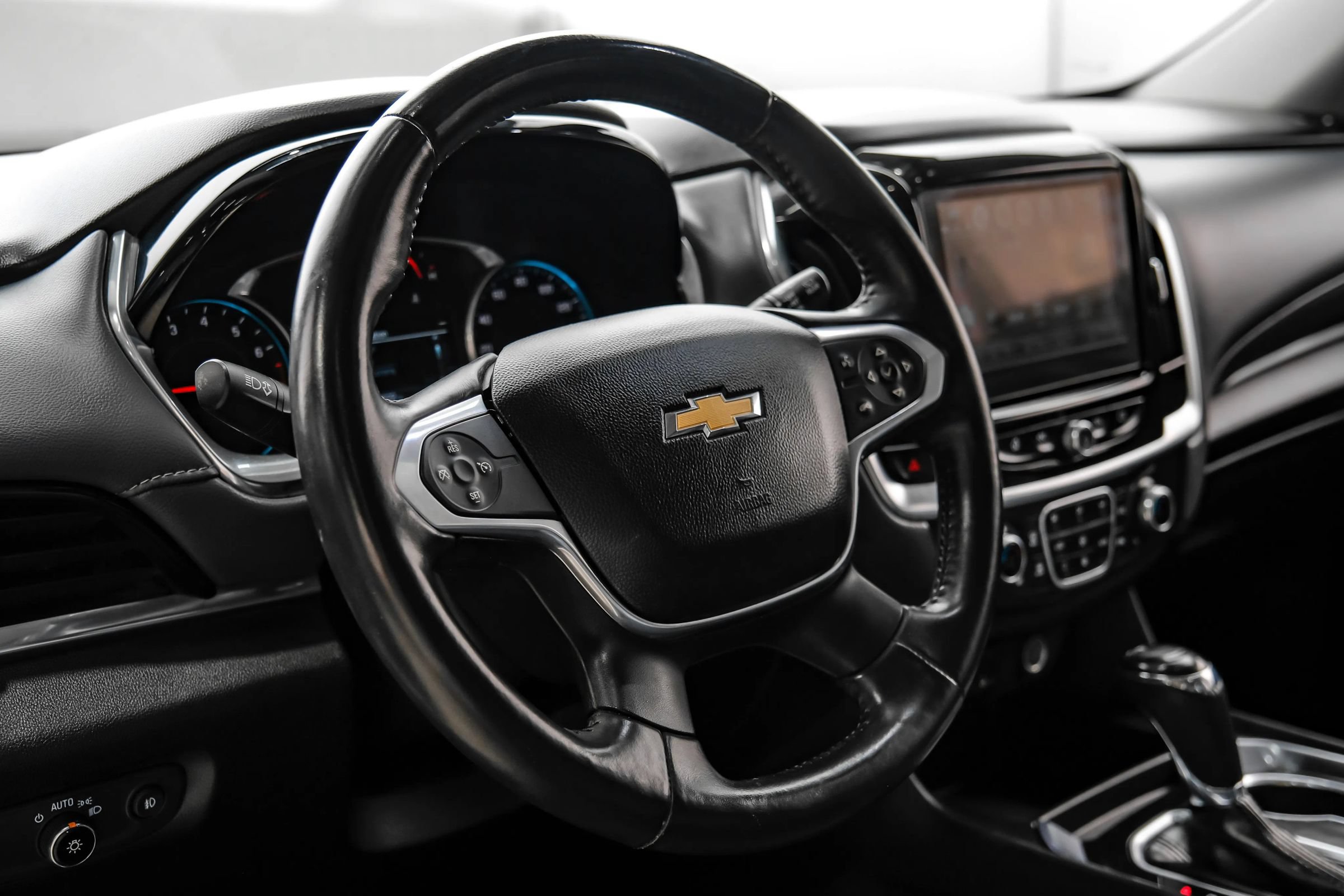Used 2018 Chevrolet Traverse LT FWD image 19