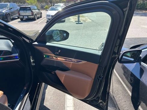 Used 2024 BMW 740i xDrive image 8