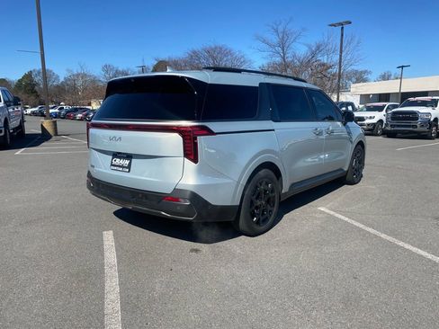 Used 2025 Kia Carnival SX Prestige image 8