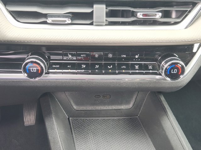 Used 2026 Chevrolet Equinox LT w/ Convenience Package II FWD image 17