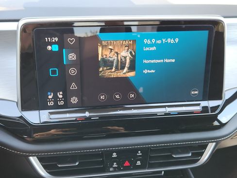 Used 2024 Volkswagen Atlas Cross Sport SE image 20