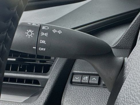 Used 2025 Toyota Prius LE FWD image 13